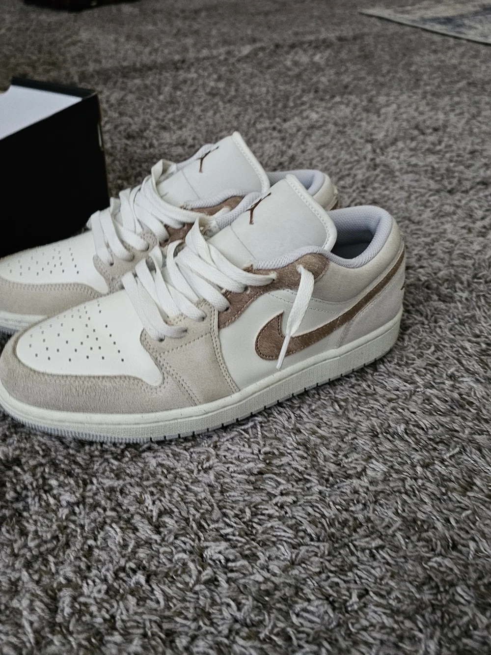 Air Jordan 1 Low SE Beige & White Sneakers